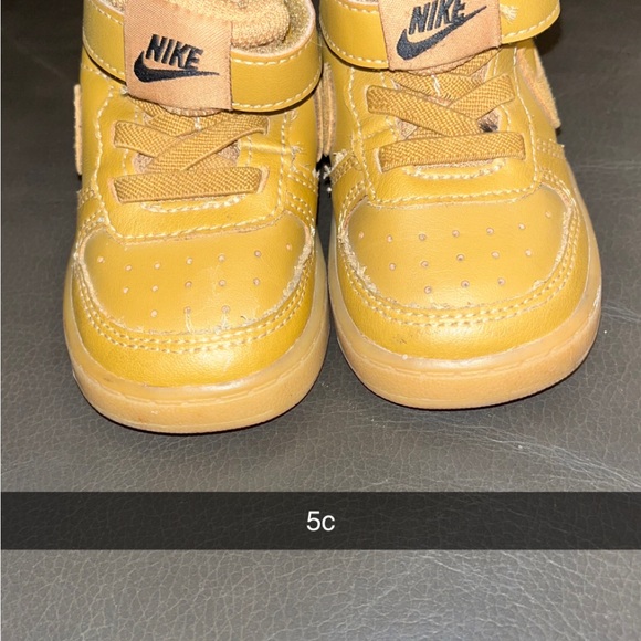 Clothes from 18m-24m
$60 stroller & car seat $35 box of clothes $15 shoes - Picture 6 of 10